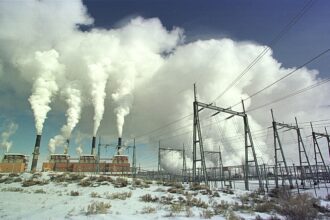 Stacks emit steam at the Jim Bridger Power Plant Feb. 14, 2001 near Point of Rocks, Wyoming. Credit: Michael Smith/Newsmakers