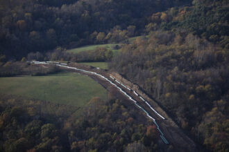An aerial view of a natural gas pipeline under construction in Smith Township, Pennsylvania, in October 2017. Credit: Robert Nickelsberg/Getty Images.